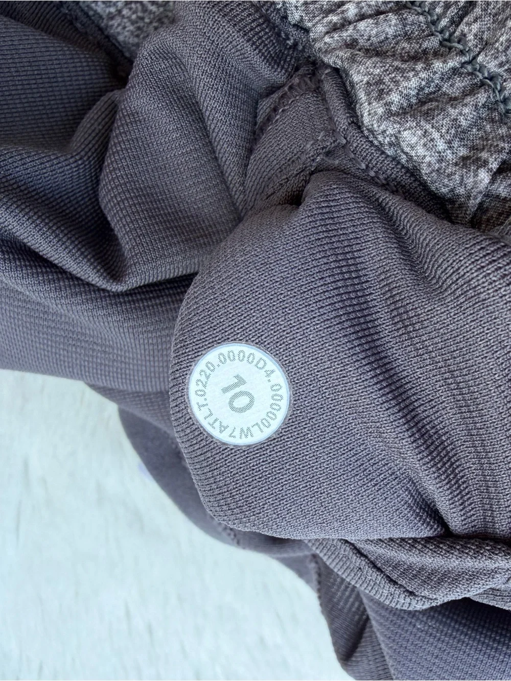 lululemon athletica hotty hot II long 4”Women's Heathered black Athletic Shorts - Picture 6 of 6